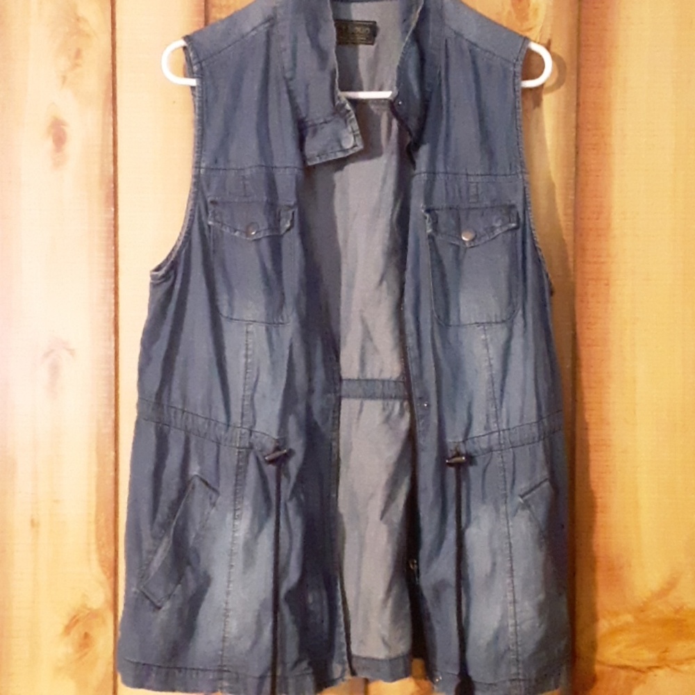Jean vest nwot